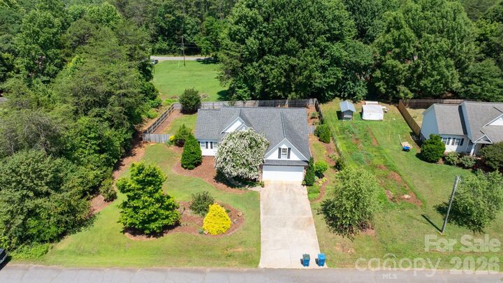 Property Photo: 1621 Herbie Circle NC 28658