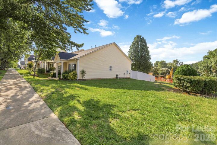 Property Photo:  8710 Arrowhead Place Lane  NC 28031 