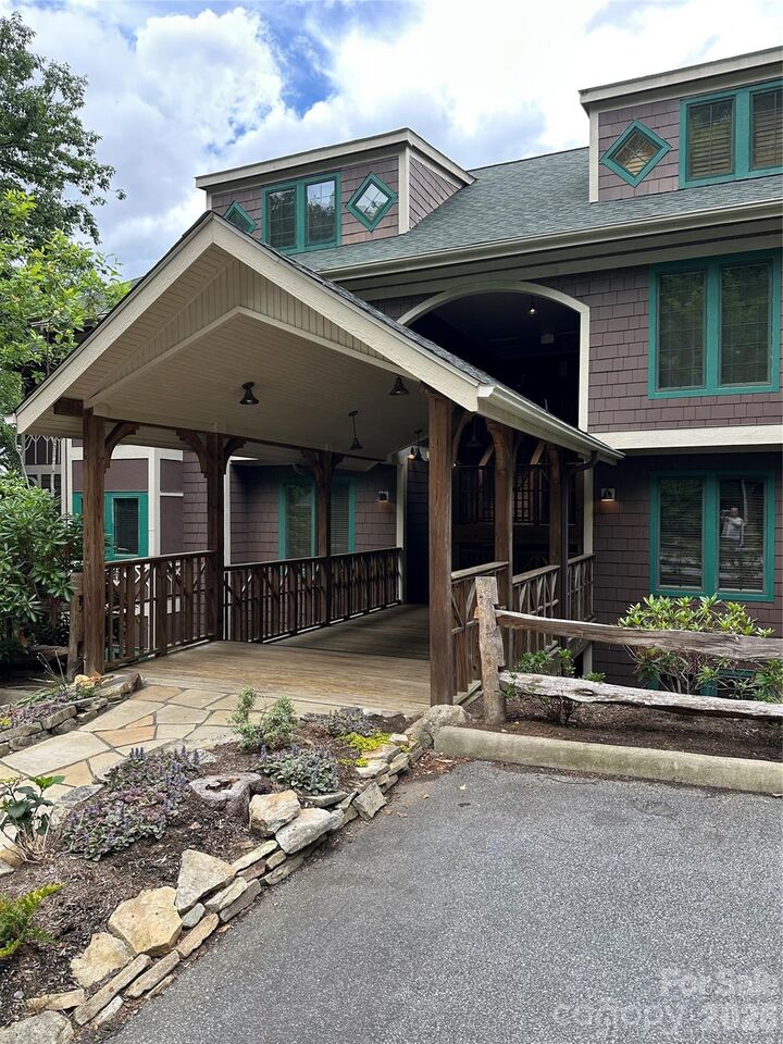Property Photo: 222 Creekside Way D/101 NC 28714
