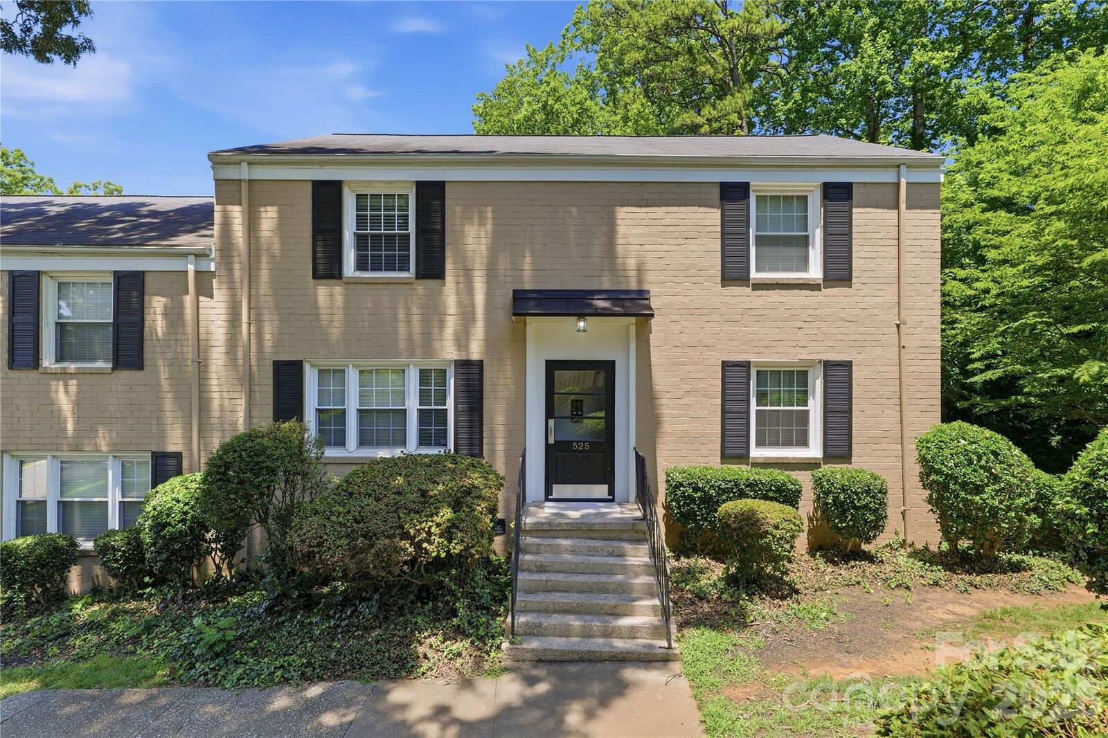 Property Photo: 525 Wakefield Drive NC 28209