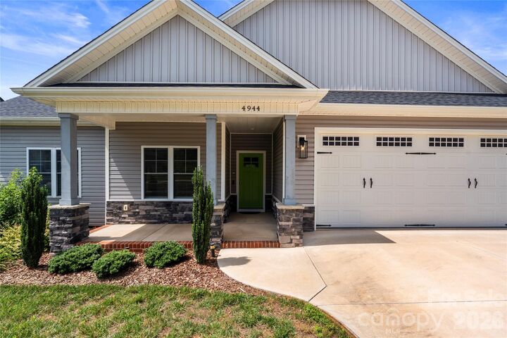 Property Photo: 4944 Southview Drive NC 28602