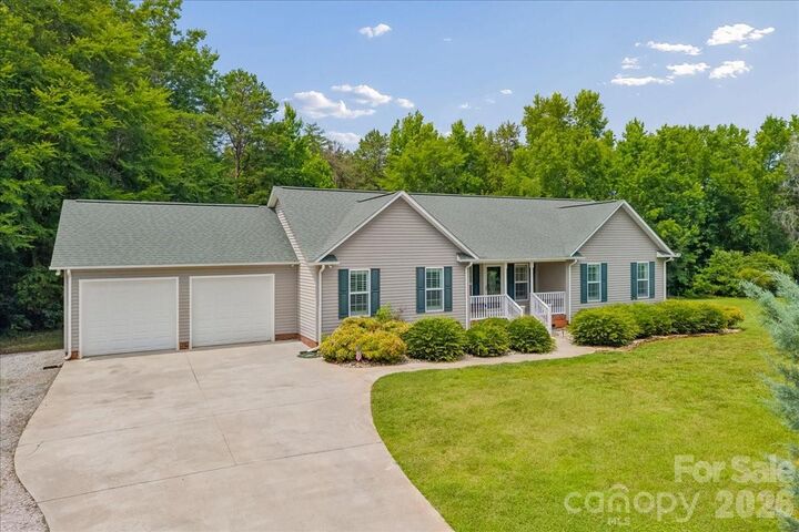 Property Photo:  1512 Kinglet Drive  SC 29745 