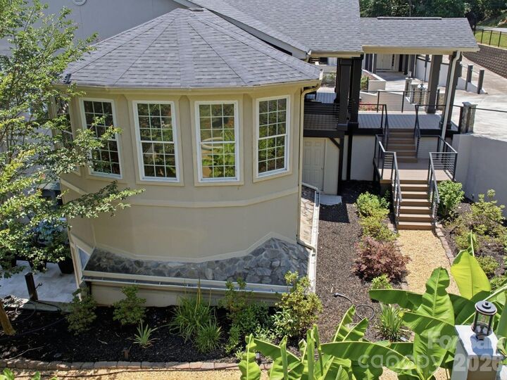 Property Photo:  2640 Sadler Road  NC 28278 