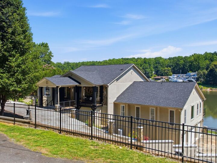 Property Photo:  2640 Sadler Road  NC 28278 
