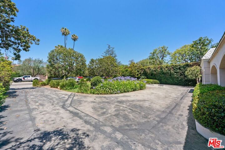 Property Photo:  240 S Bristol Ave  CA 90049 
