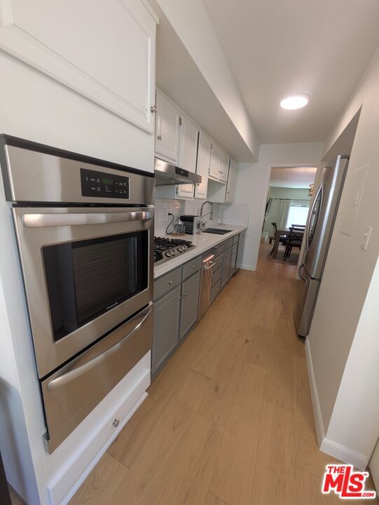 Property Photo:  10600 Holman Ave  CA 90024 