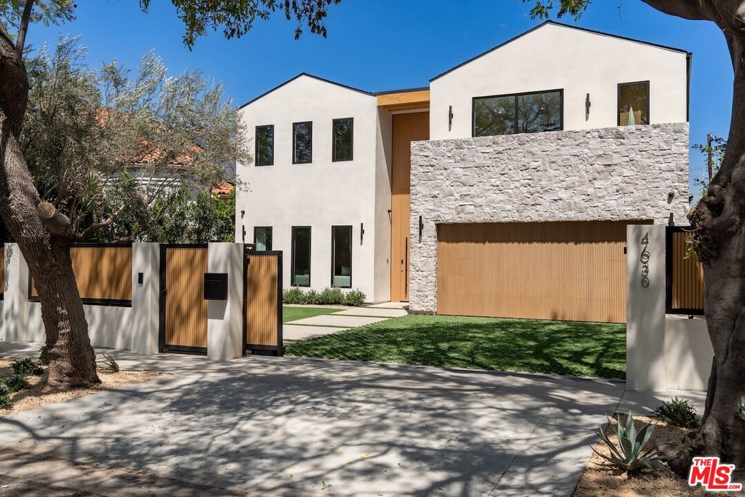 Property Photo: 4628 Saloma Ave CA 91403