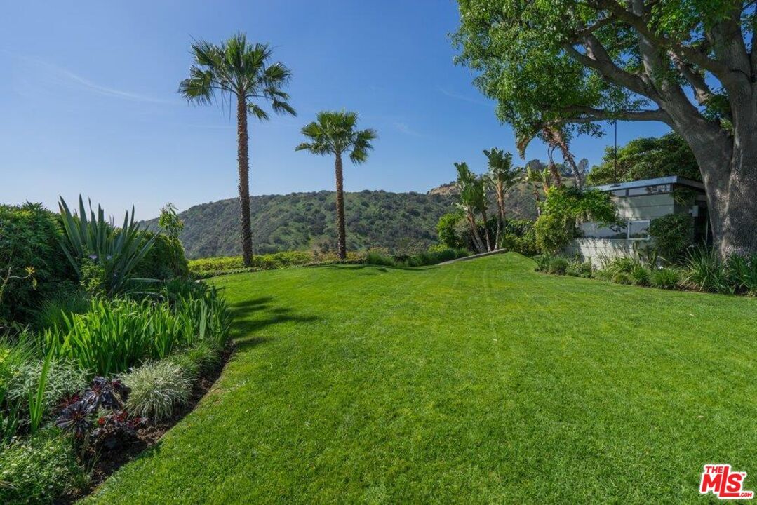 Property Photo:  2439 Carman Crest Dr  CA 90068 