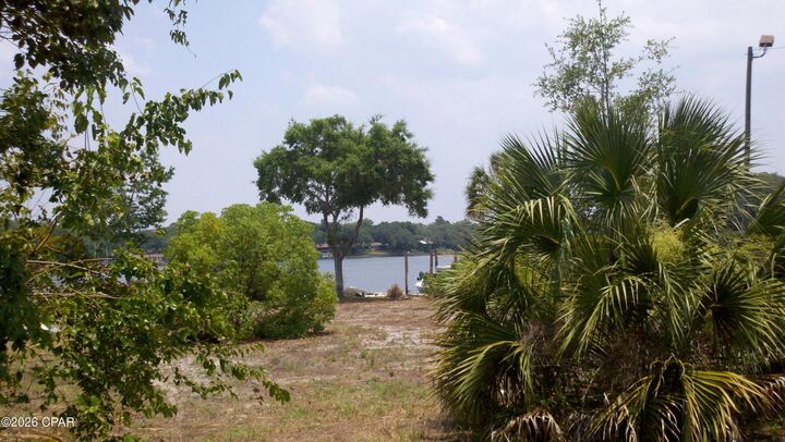 Property Photo: 5930 E Highway 98 FL 32404