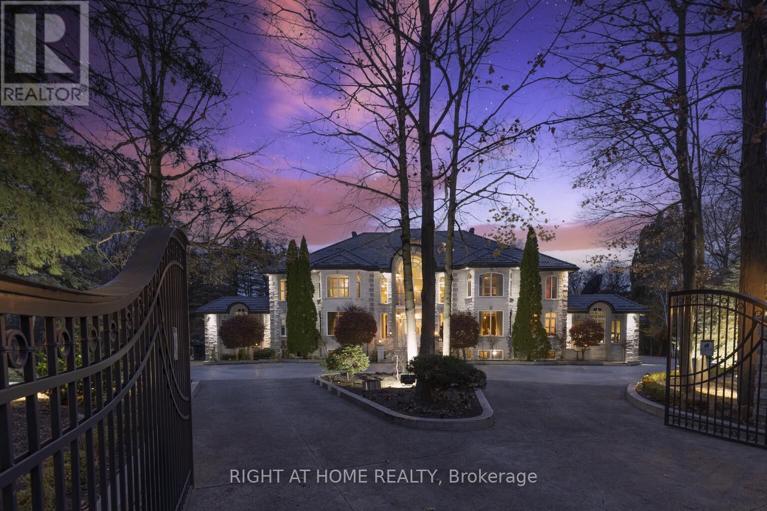 Property Photo: 38 Sugarbush Court ON L4L 2Z2