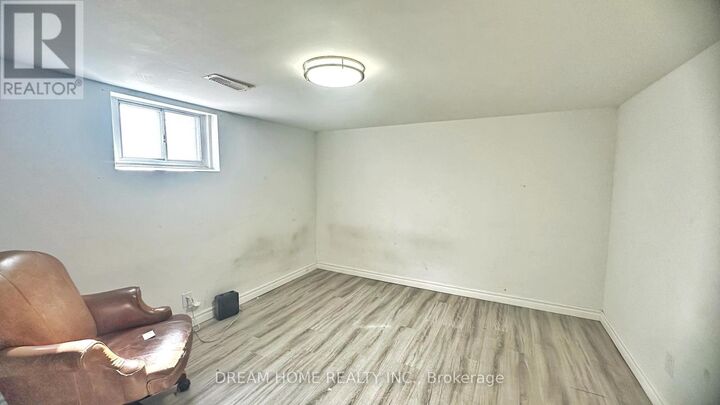 Property Photo:  1018 Kennedy Road Basement A  ON M1K 2E8 