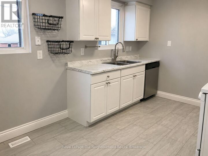 Property Photo: 396 Fleetwood Drive 1 ON L1K 1C4