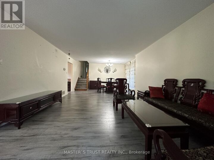 Property Photo: 32 Castle Harbour Lane ON L3T 3A2