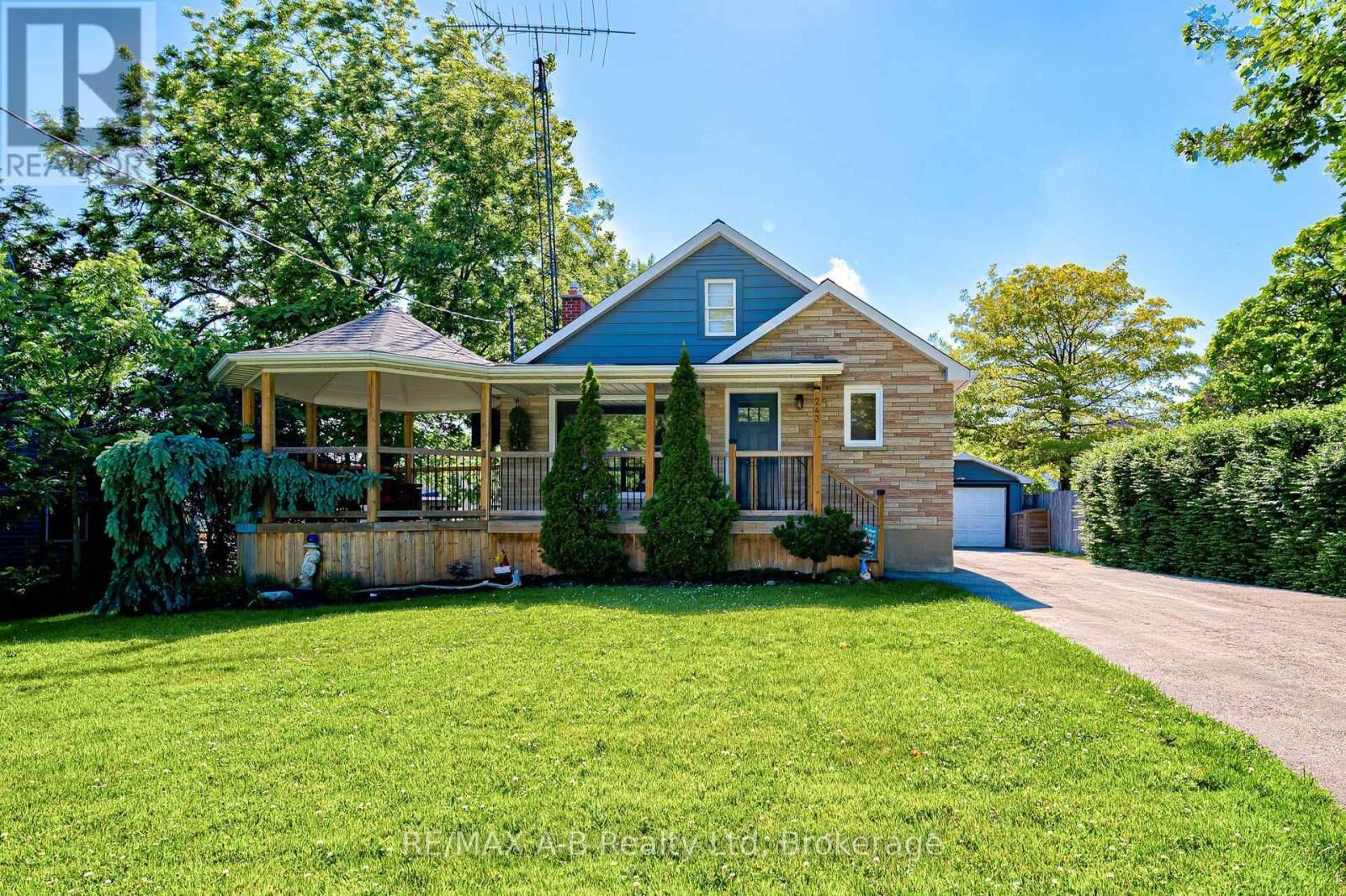 Property Photo:  243 King Street  ON N0M 1V0 