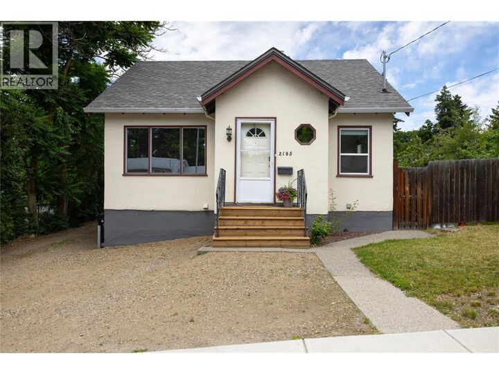 2105 32 Avenue — photo 1