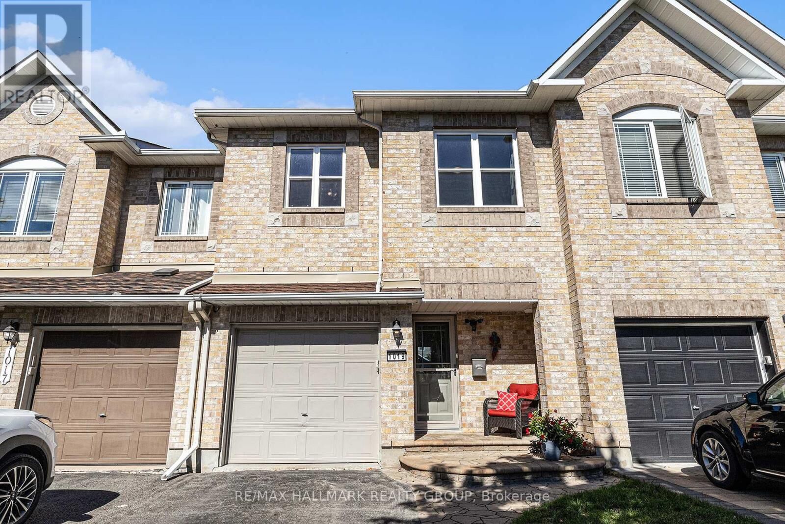 Property Photo: 1019 Candlewood Street ON K4A 5E7