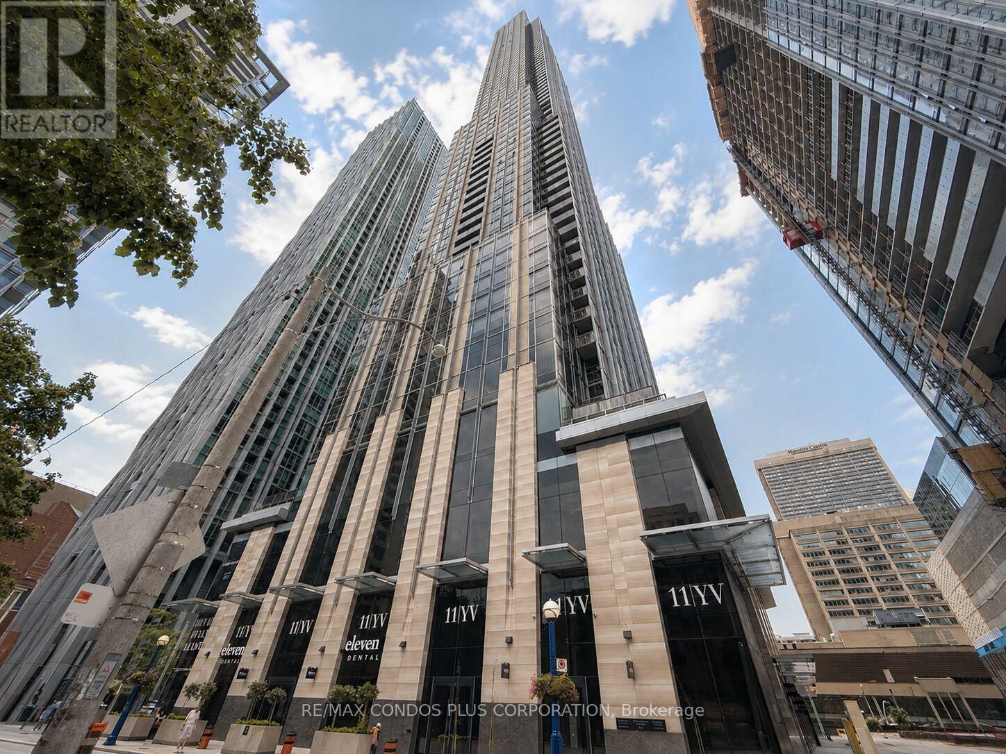 Property Photo:  11 Yorkville Avenue 3907  ON M4W 0B7 