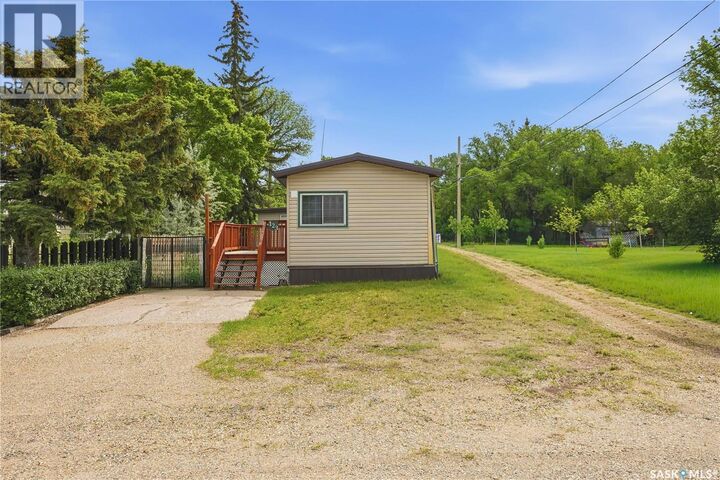 Property Photo:  123 3rd Street W  SK S0H 2K0 
