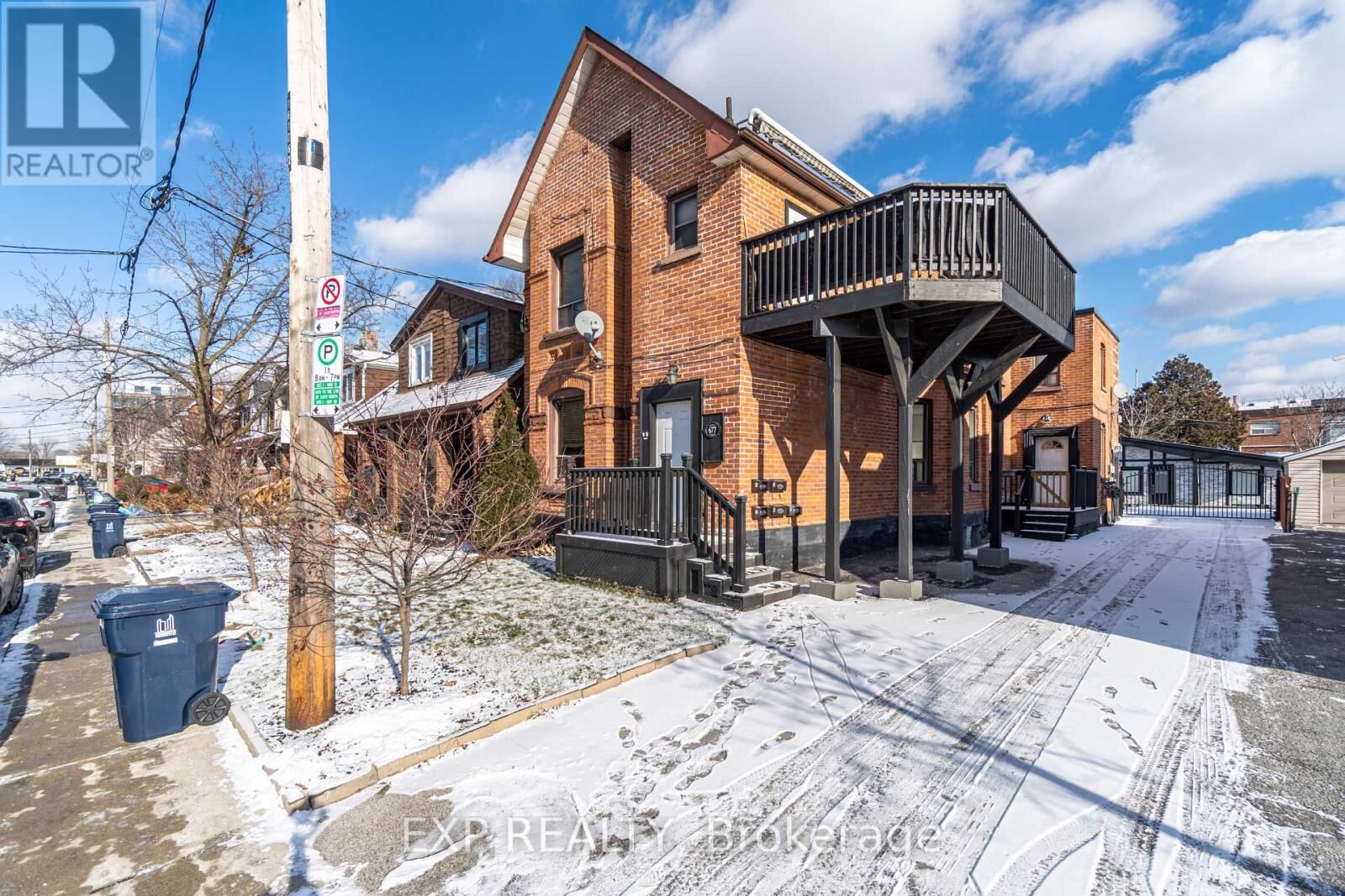 Property Photo:  677 Durie Street 4  ON M6S 3H4 
