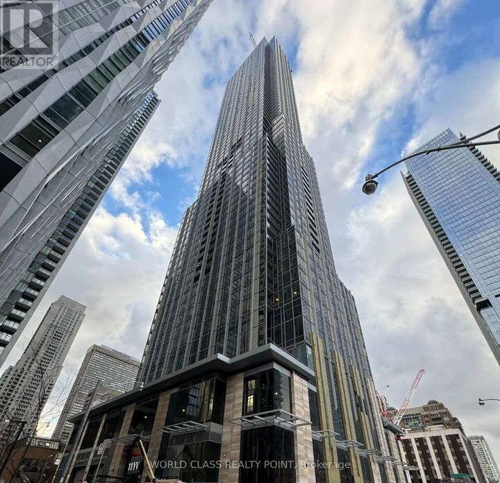 Property Photo: 11 Yorkville Avenue 3706 ON M4W 0B7