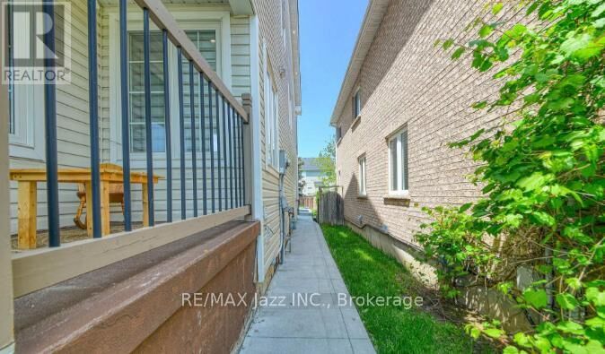 Property Photo: 1350 Aldergrove Drive West Lower ON L1K 2Y6