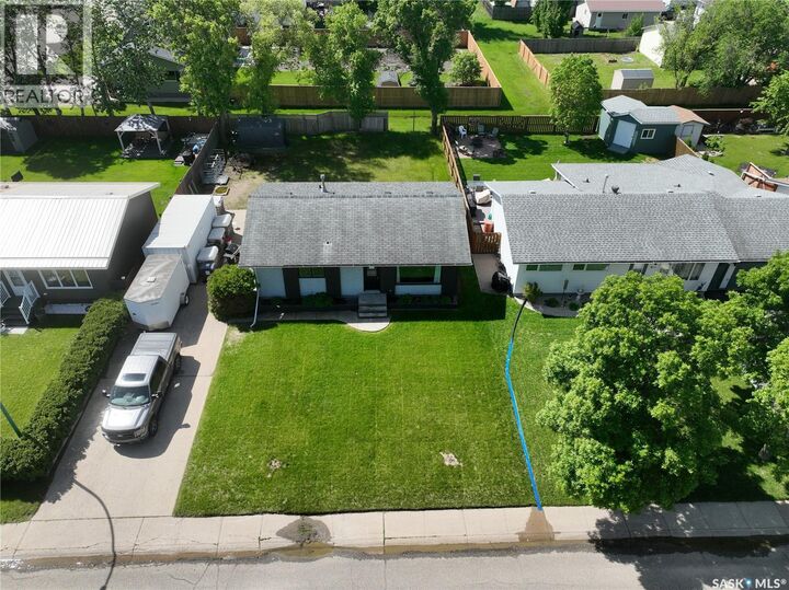 Property Photo: 915 Maple Drive SK S0A 0X0