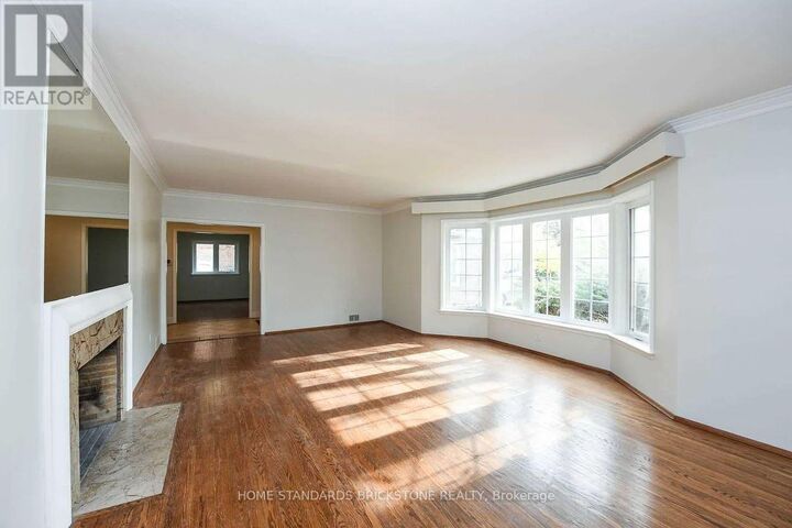 Property Photo:  90 Centre Avenue North  ON M2M 2L6 