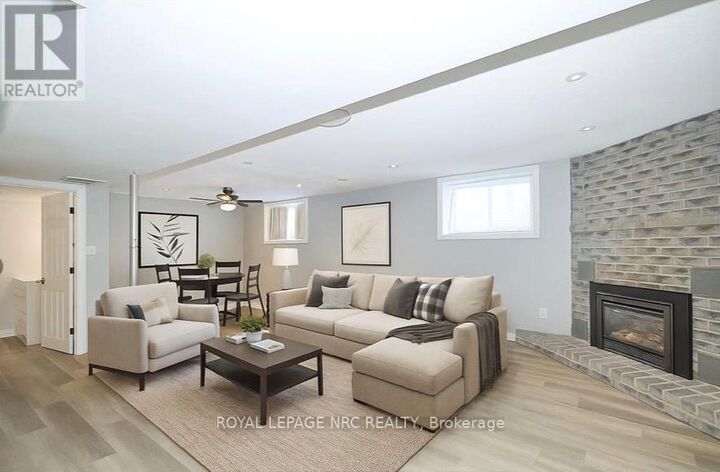 Property Photo:  100 Larchwood Circle  ON L3C 6T3 