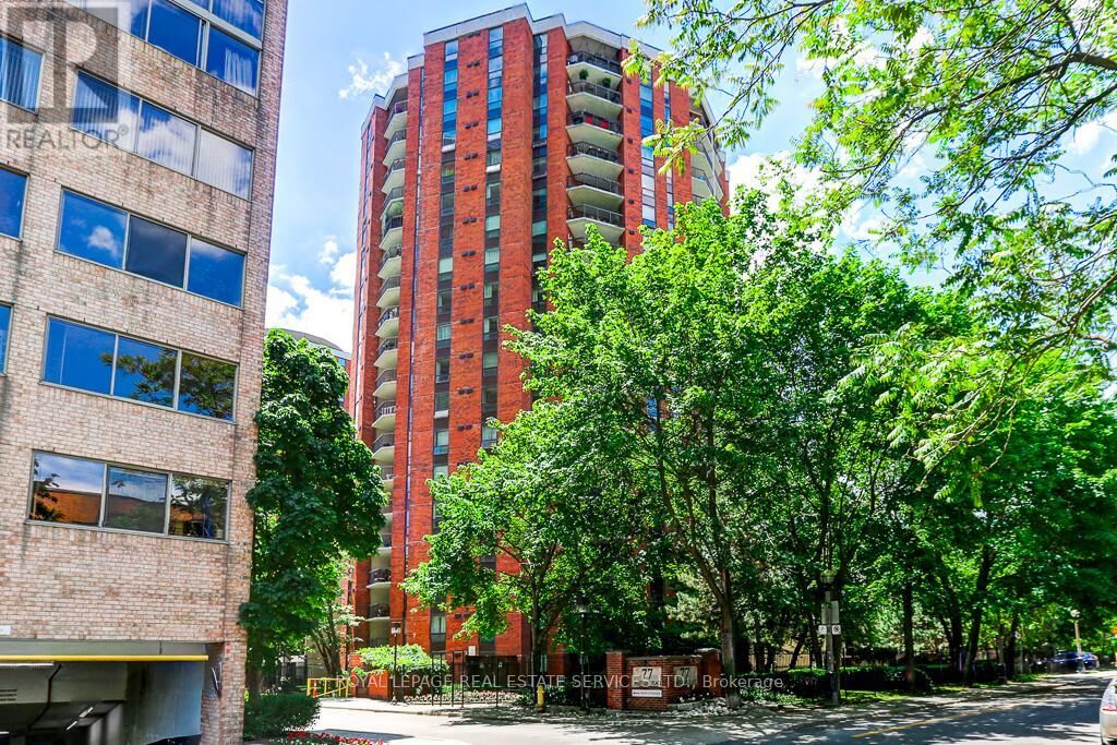 Property Photo: 77 Maitland Place Ph23 ON M4Y 2V6