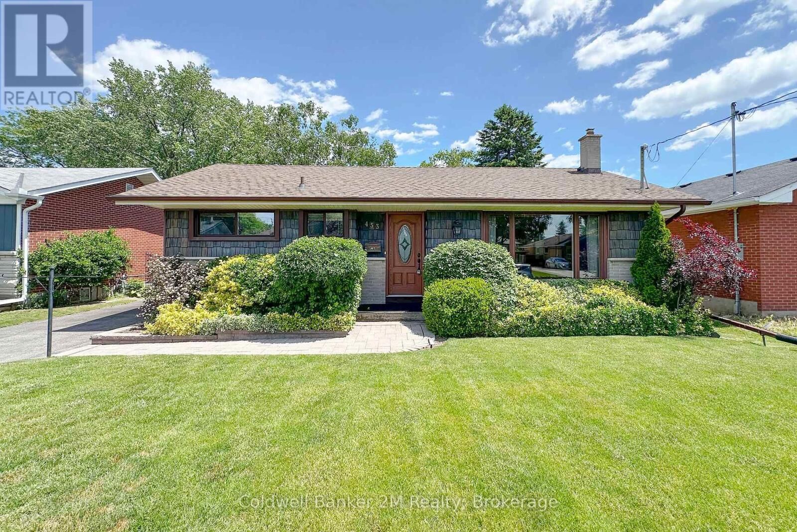 Photo de la propriété:  453 Rosmere Street  ON L1J 5H4 