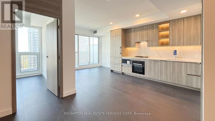 Property Photo: 68 Esther Shiner Boulevard 1901 ON M2K 0J6