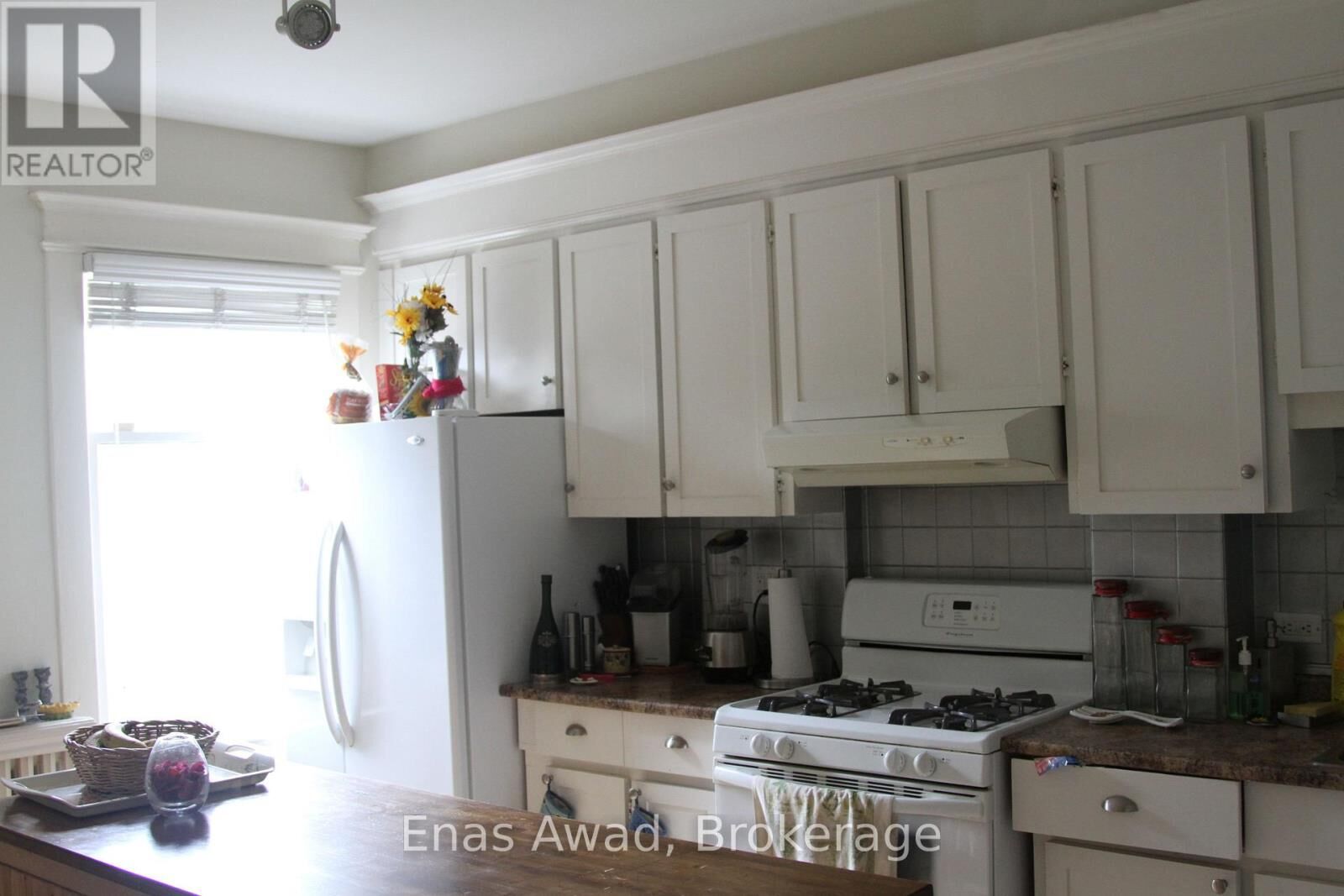 Property Photo:  738 Manning Avenue  ON M6G 2W4 