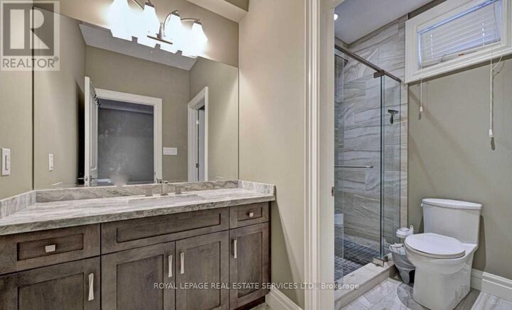 Property Photo: 45 Ontario Court South Lower ON L5M 2K5