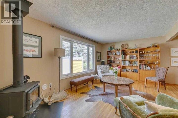 Property Photo:  6140 Dalmarnock Crescent Northwest  AB T3A 1H2 