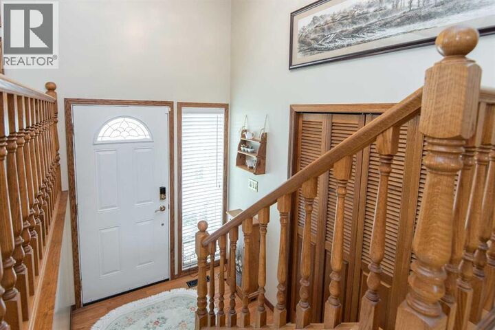 Property Photo: 44 Huget Crescent AB T4N 6P4