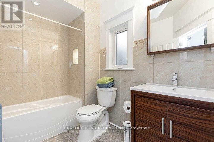 Property Photo:  639 Mortimer Avenue  ON M4C 2J9 