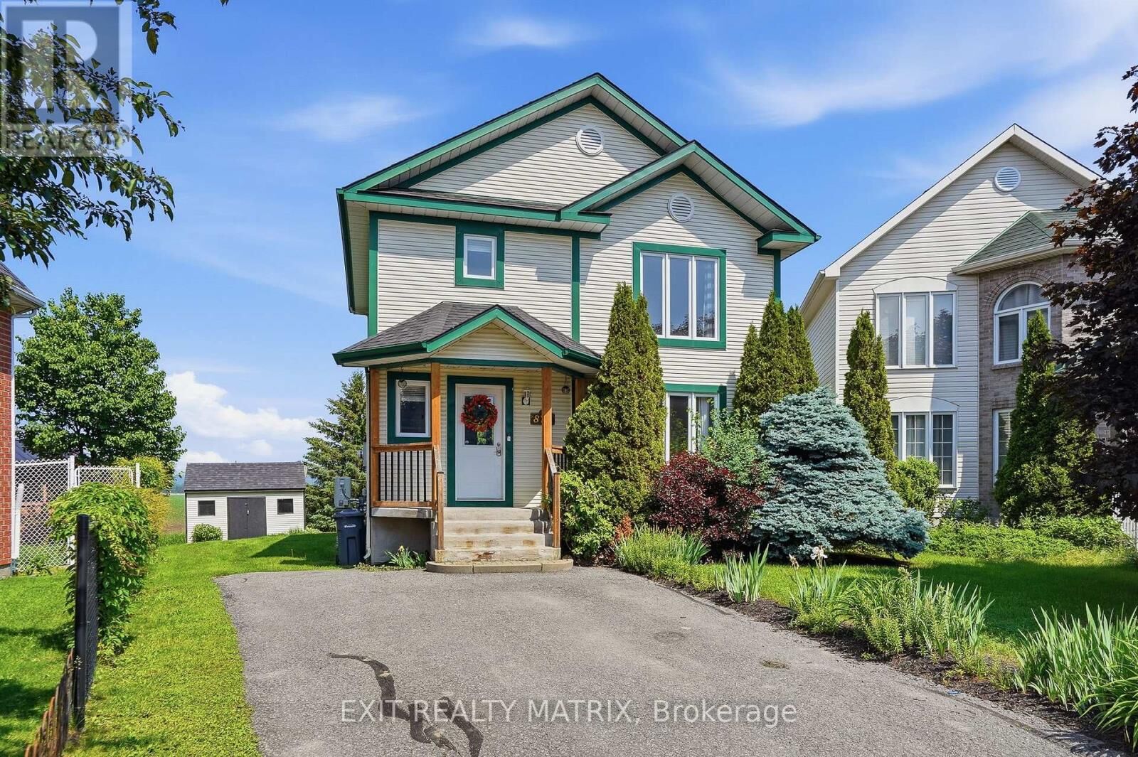 Property Photo: 871 Pilon Street ON K6A 3P8