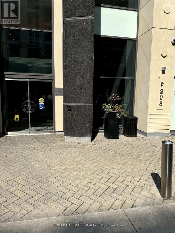 Property Photo: 9205 Yonge Street 1701 ON L4C 1V5