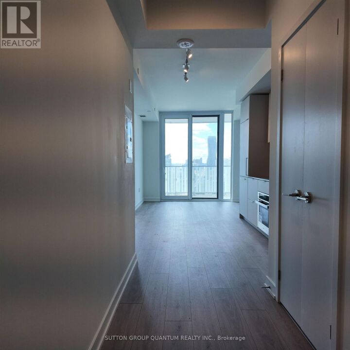 Property Photo: 1 Fairview Road East 2707 ON L5A 4C6
