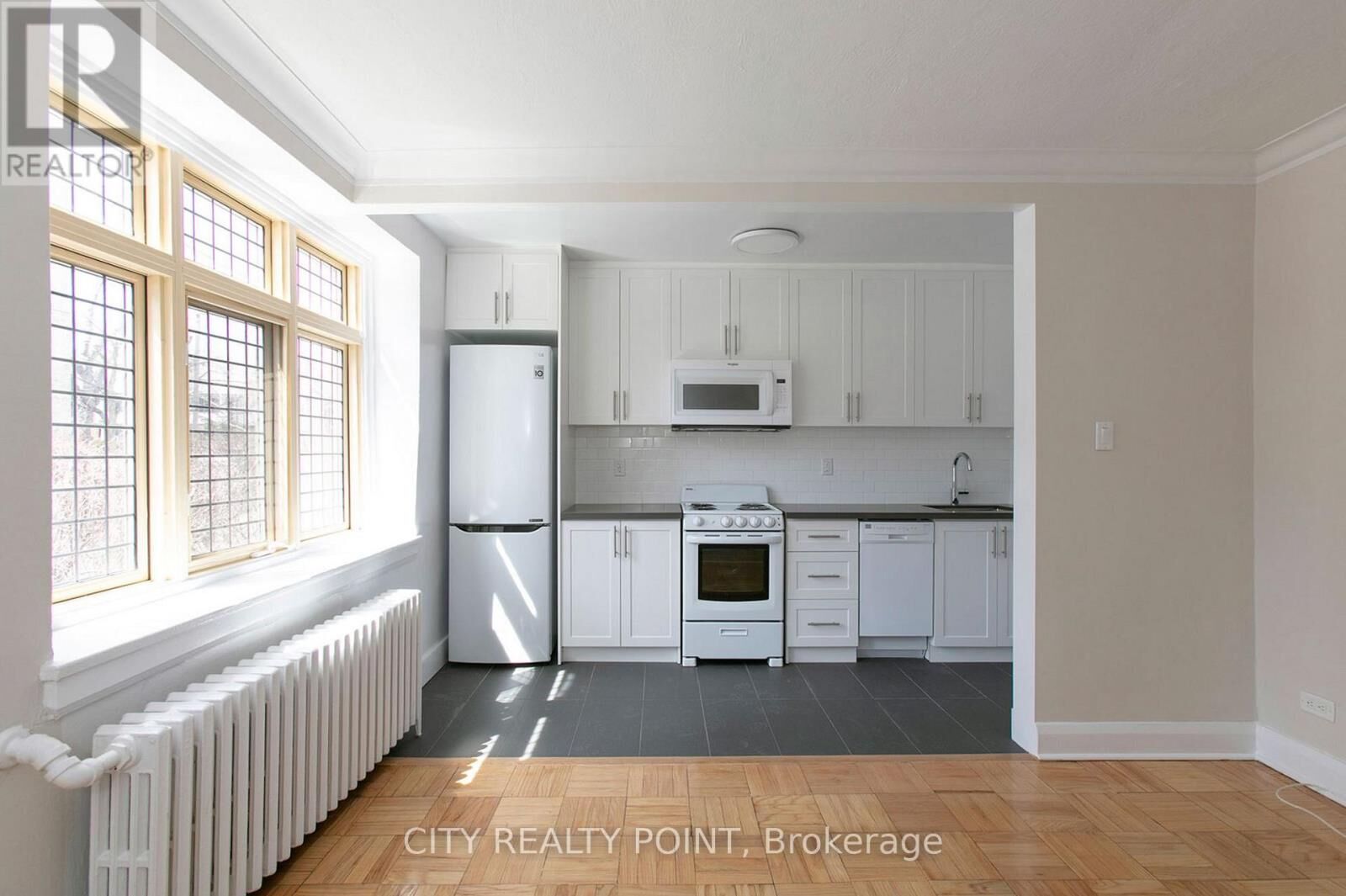 Property Photo:  396 Avenue Road 218  ON M4V 2H4 