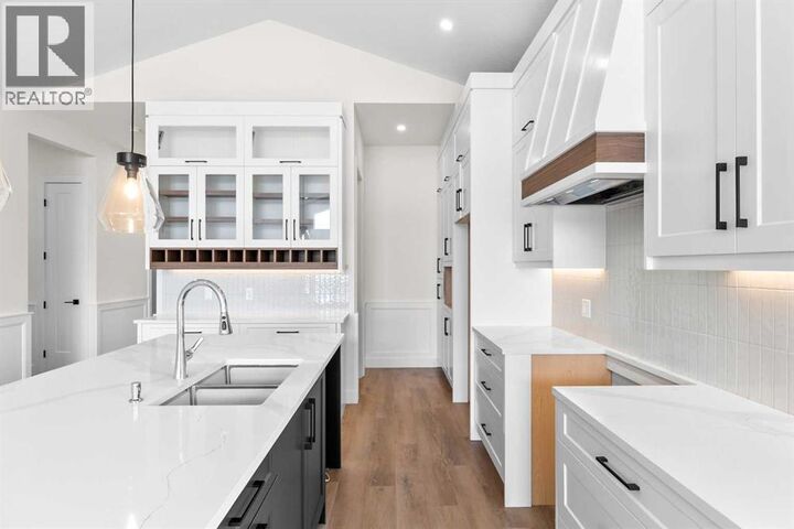 Property Photo:  716 Mandalay Avenue  AB T0M 0N0 
