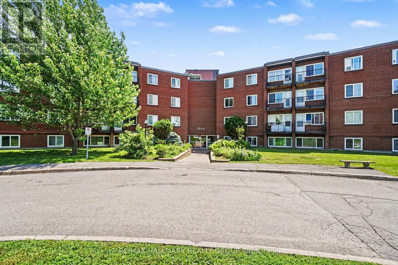 Property Photo:  2044 Arrowsmith Drive 106A  ON K1J 7V8 