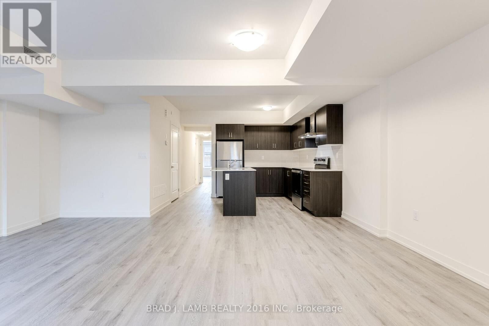 Property Photo: 58 Elizabeth Street South 2106 ON L4C 5W2
