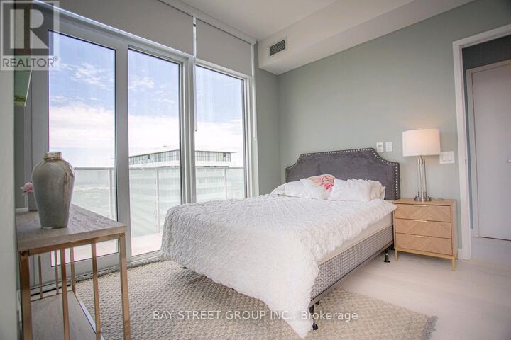 Property Photo: 3883 Quartz Road 6013 ON L5B 0M4