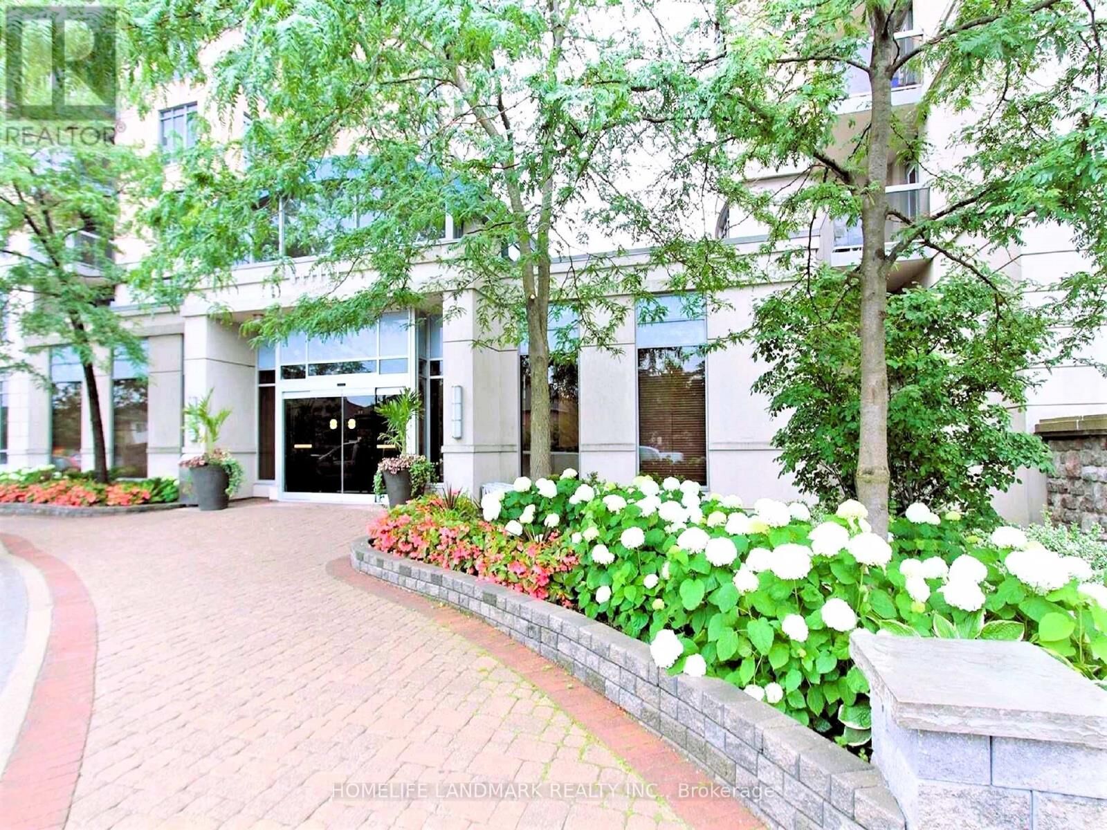 Property Photo: 8 Mondeo Drive 1011 ON M1P 5C7