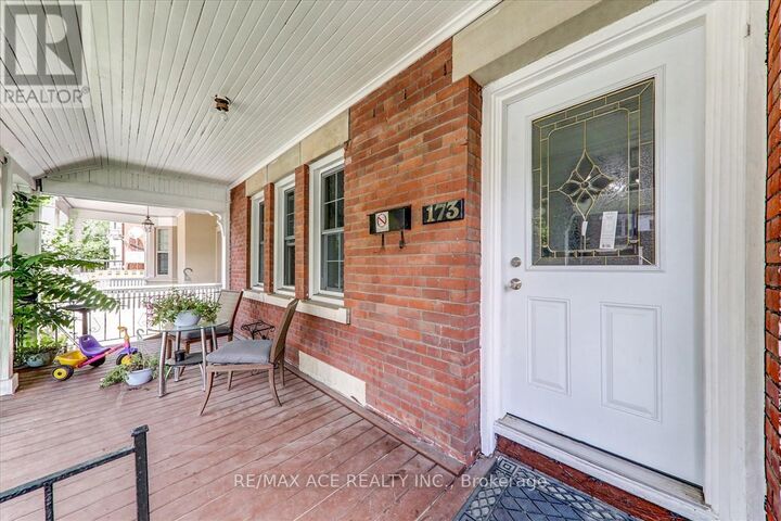 Property Photo: 173 Spadina Road Floor 3 ON M5R 2T9