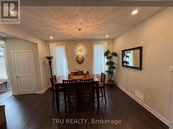 Property Photo: 802 Sendero Way ON K2S 0Y9