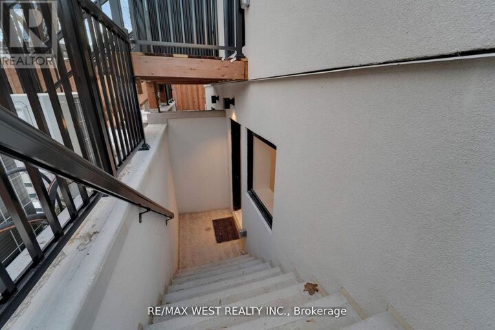 Property Photo:  521 St Johns Road Lower  ON M6S 2L7 