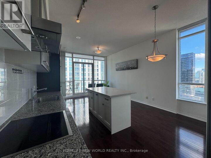 Property Photo: 770 Bay Street Ph206 ON M5G 1N6