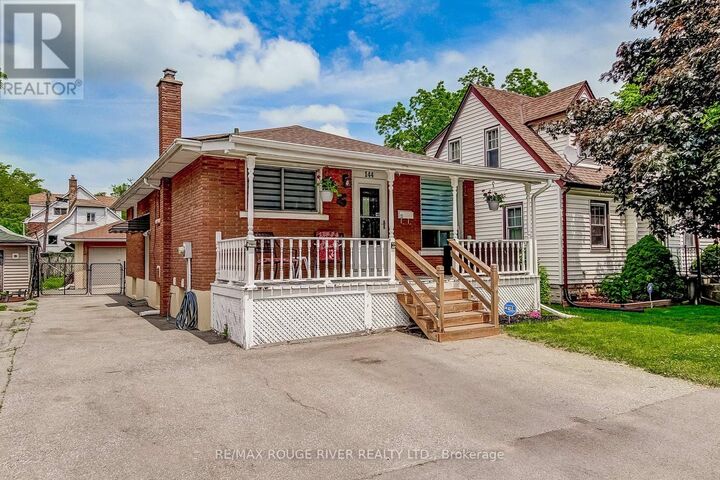 Property Photo:  144 Elizabeth Street West  ON L3C 4M4 